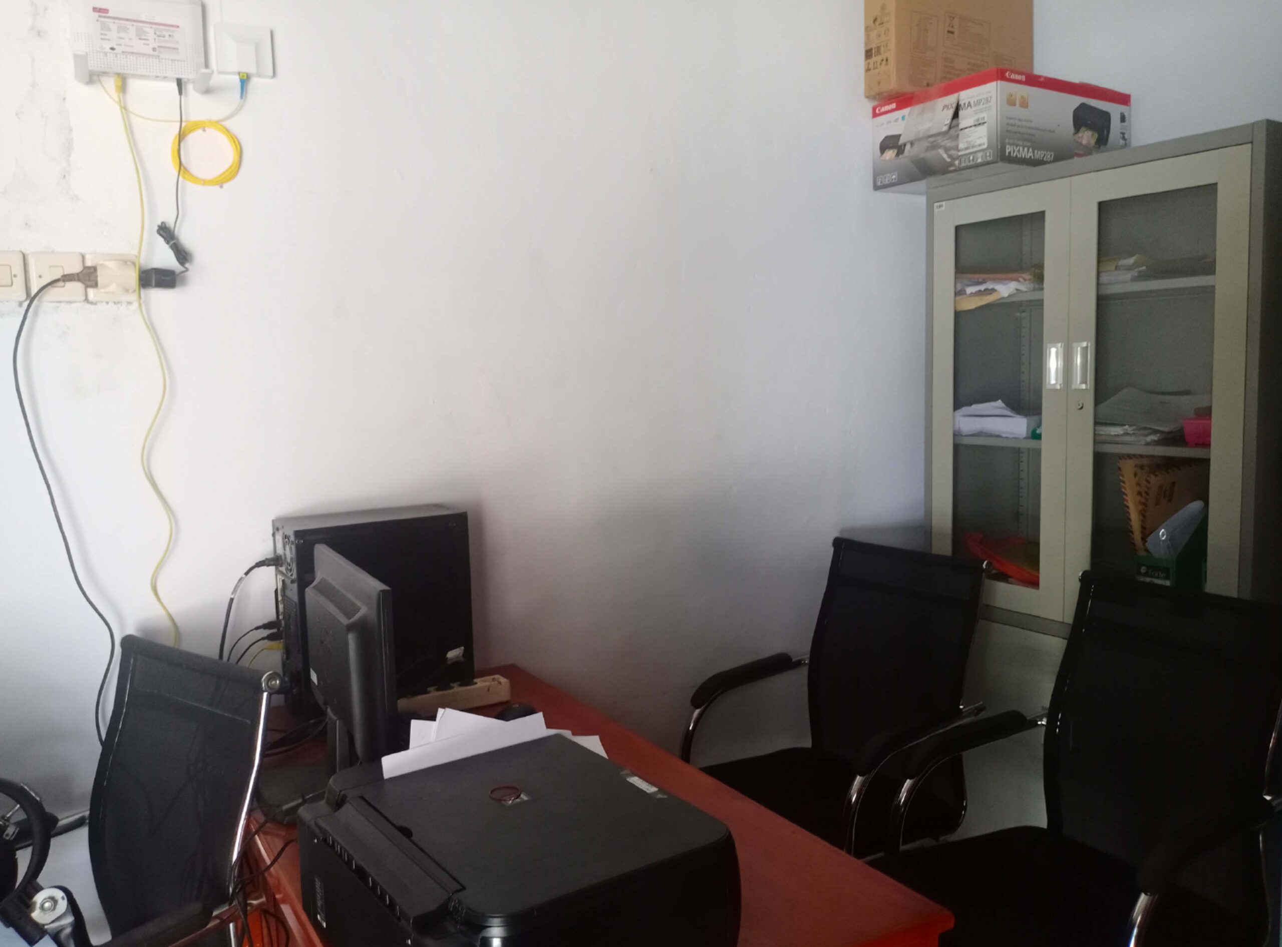 Green Grey Minimal Modern Company Profile Presentation